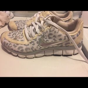 Women’s cheetah print 5.0 shoes. Size 7